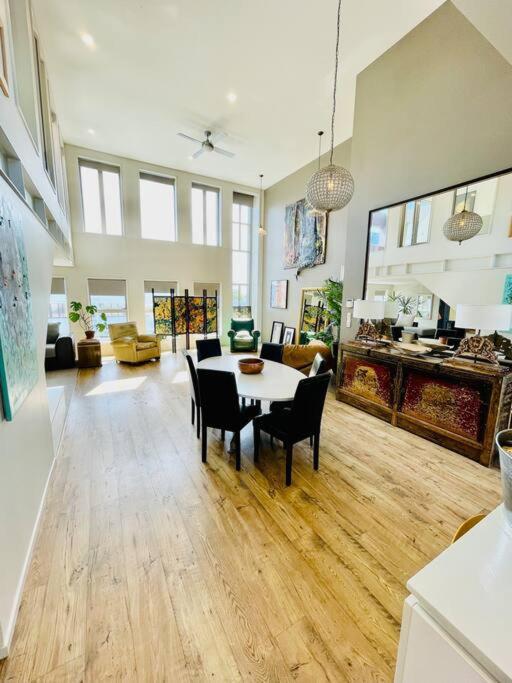 Stunning New York Loft Gallery クライストチャーチ エクステリア 写真